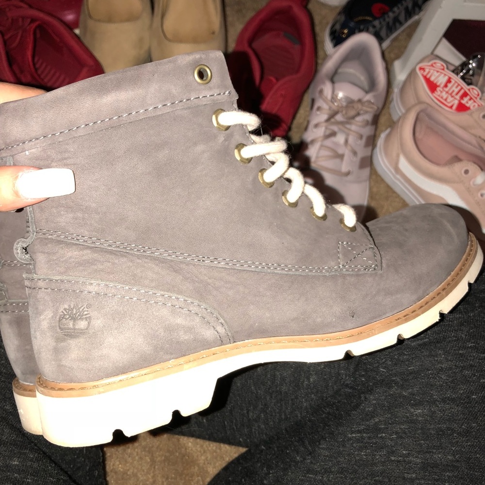 Grey timberlands - Picture 2 of 2